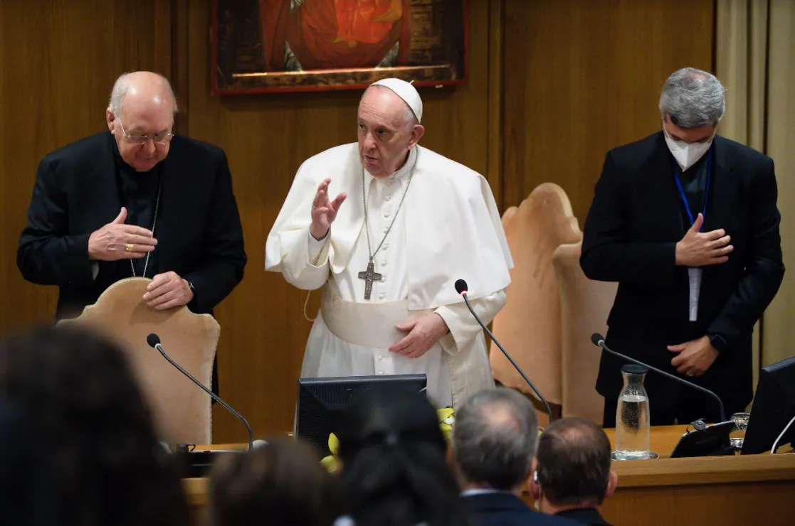 Pope Francis addresses the moderators of associations of the faithful, ecclesial movements, and new communities in the Vatican Synod Hall, Sept. 16, 2021.?w=200&h=150